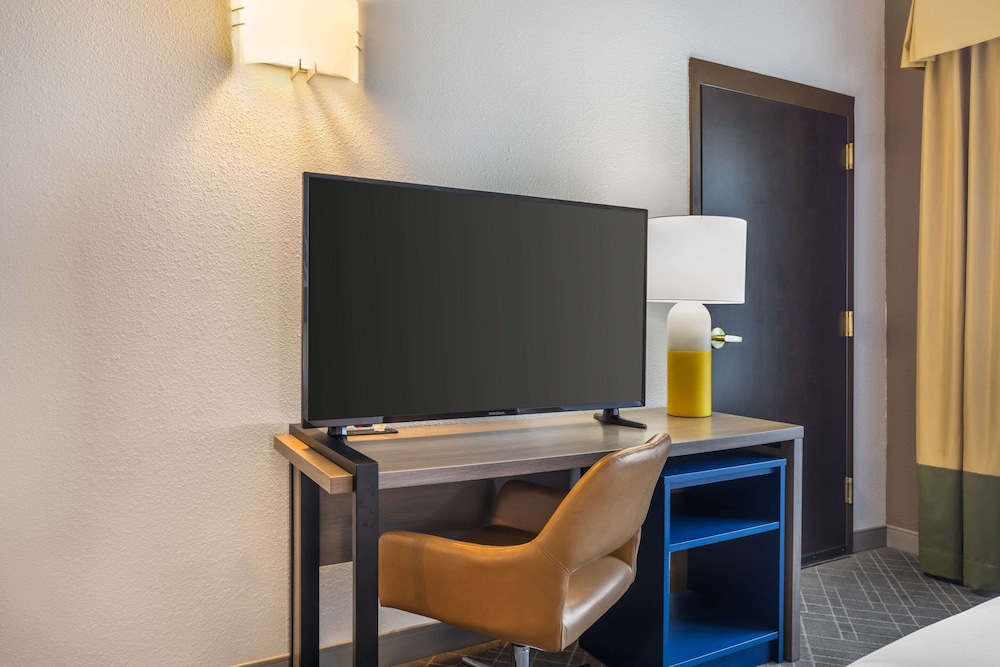 Comfort Inn & Suites Frisco East - McKinney 54/65