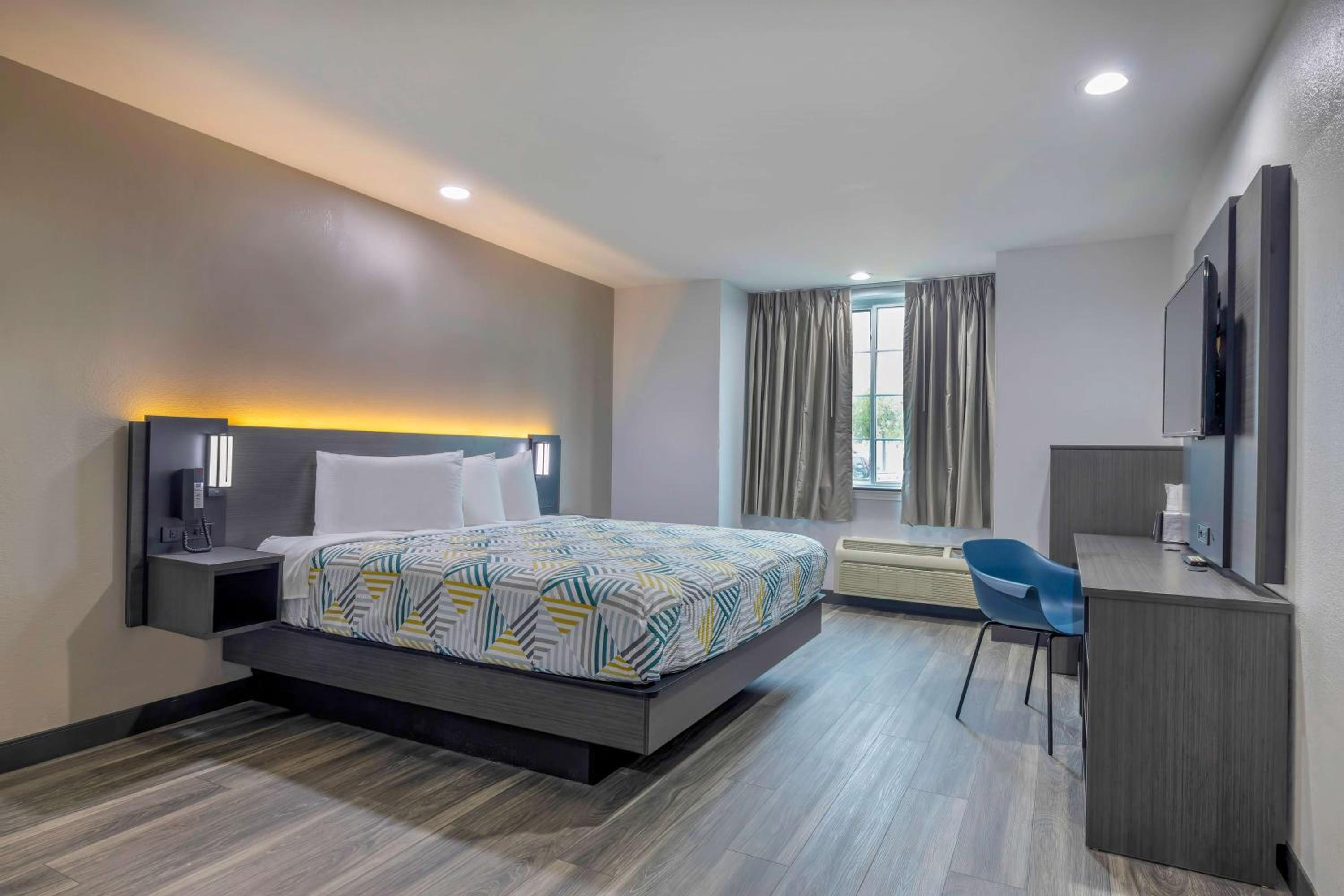 ROOM, KING BED, ACCESSIBLE