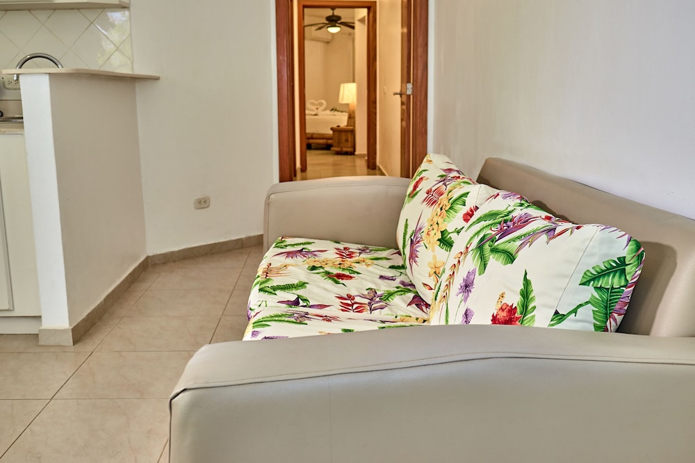 Los Corales Beach Village 30/73