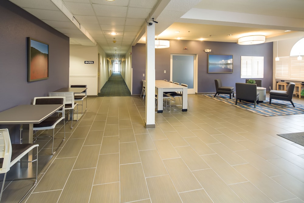 Microtel Inn & Suites by Wyndham Leesburg/Mt Dora 27/38