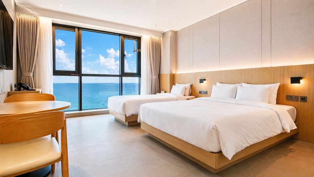 غرفة عائلية بسريرين منفصلين بإطلالة على البحر، Hotel Laon 6/10