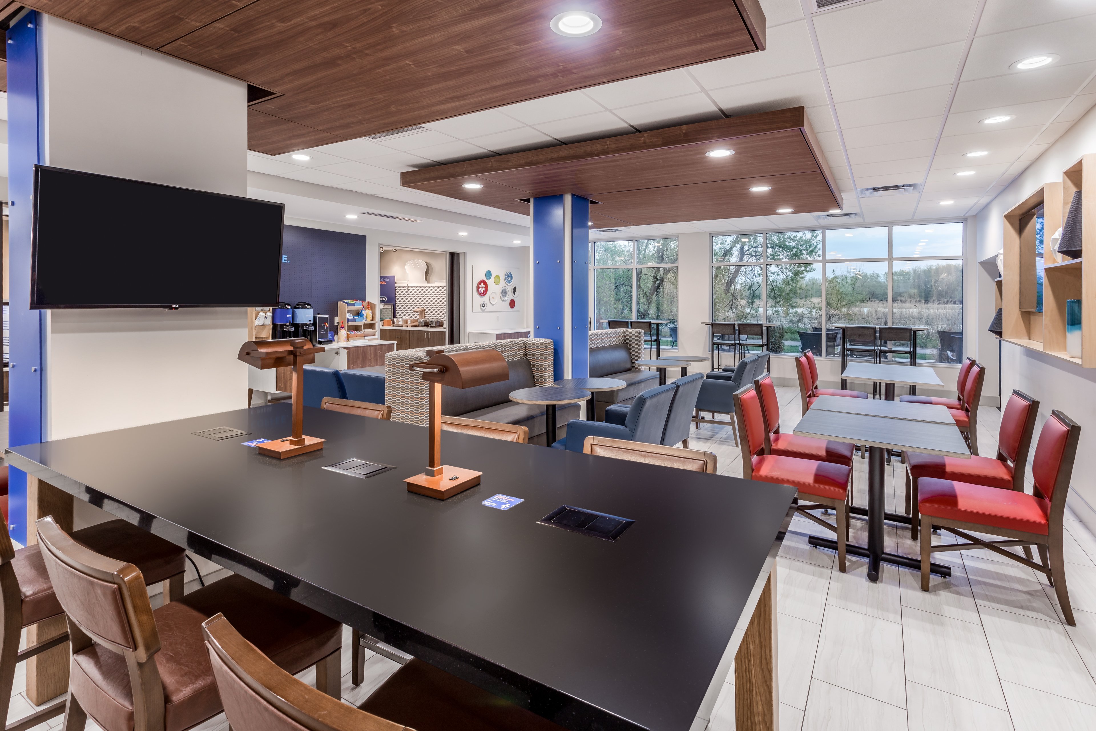 Holiday Inn Express & Suites Hammond 52/69