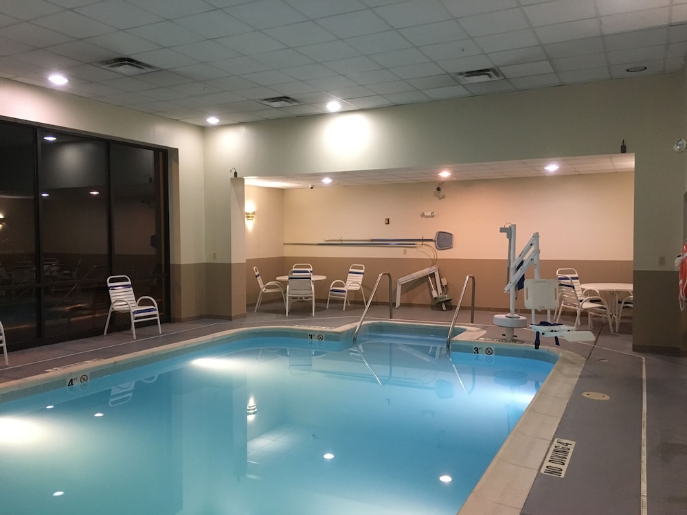 HAMPTON INN BEDFORD 25/52