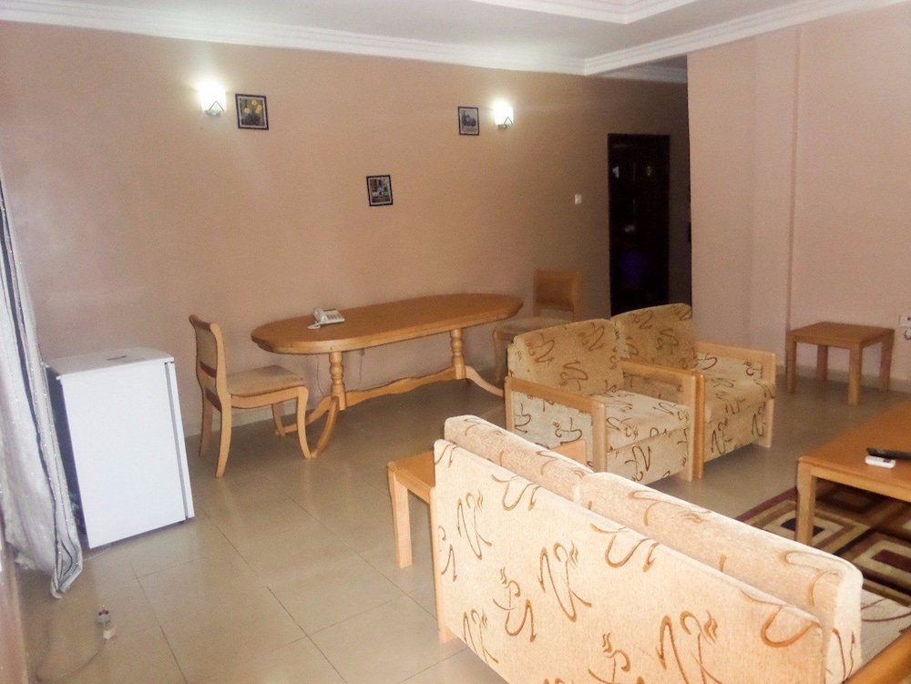 Junbic Apartment And Suites 16/22