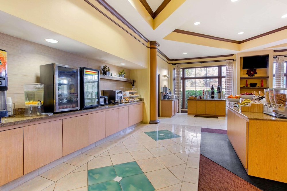 La Quinta Inn & Suites by Wyndham Raleigh Cary 11/44