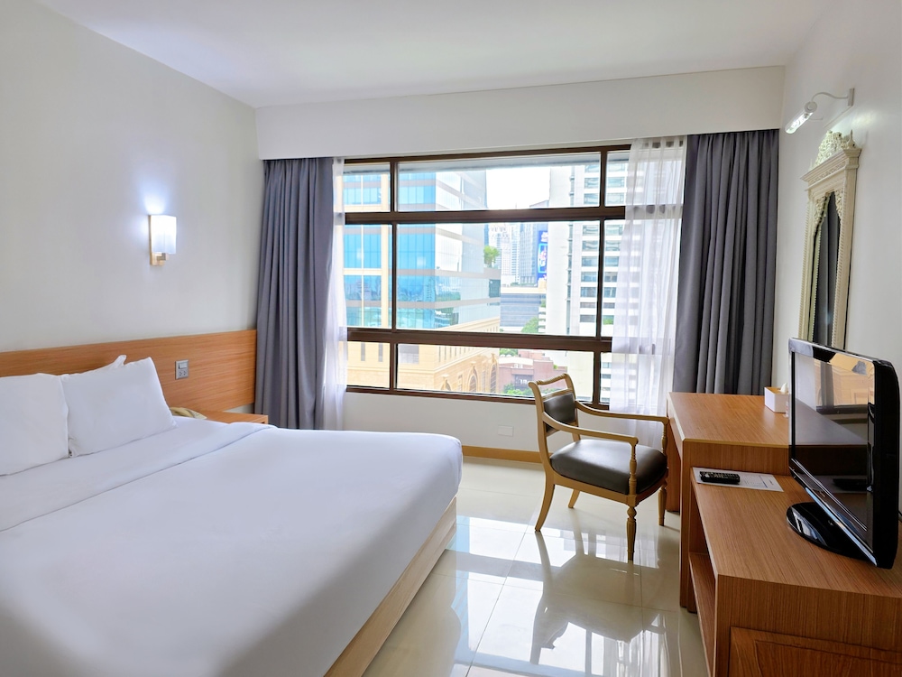 Pinnacle Lumpinee Park Hotel 12/47