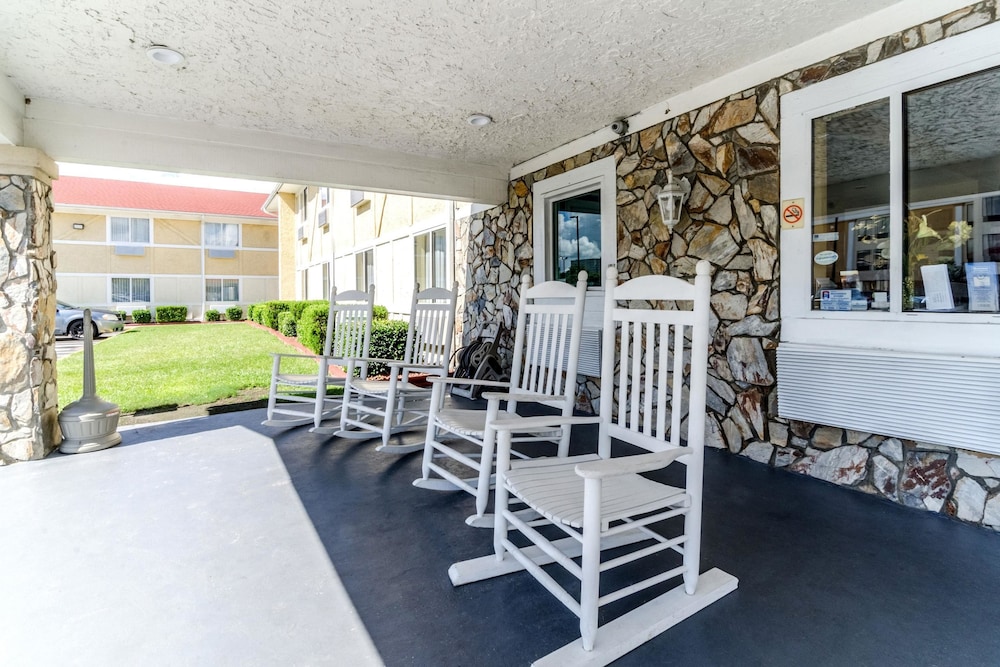 Rodeway Inn & Suites Jacksonville Near Camp Lejeune 39/51