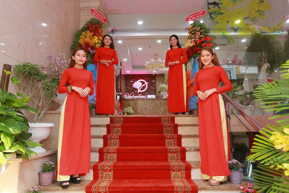 Valentine Hotel 9/50