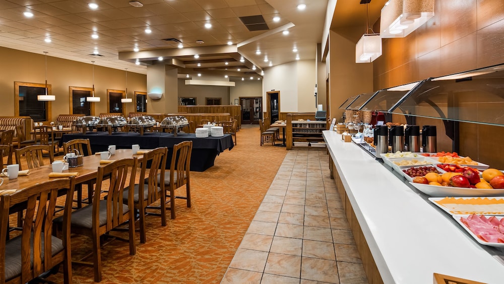 Best Western Plus Winnipeg Airport Hotel 37/45