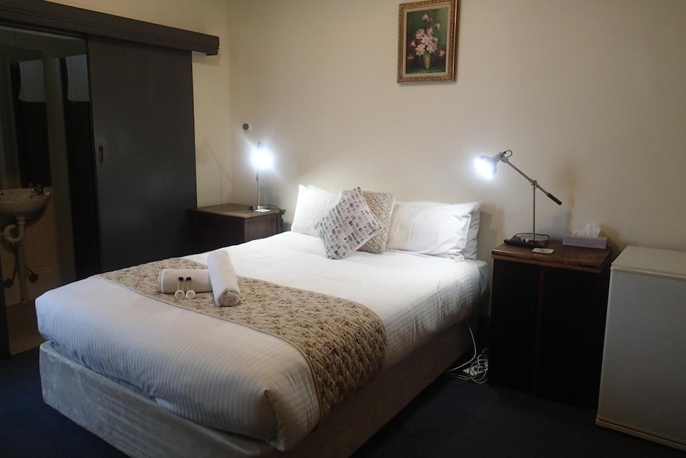 Bischoff Hotel 3/62