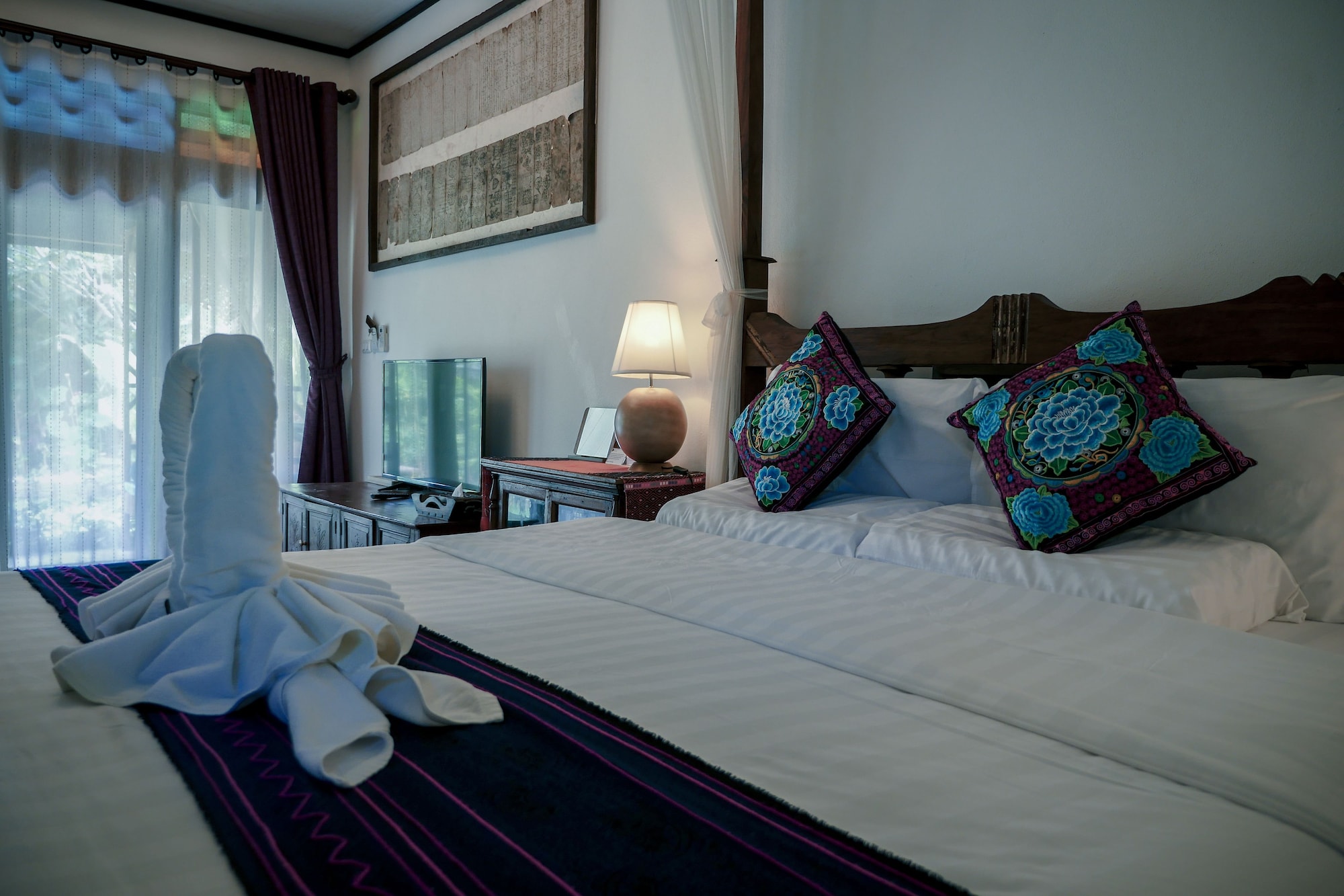LUXURY, KING BED, POOL VIEW, BATHTUB
