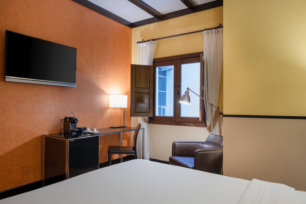 Hotel Palacio de Santa Paula Autograph Collection 19/42