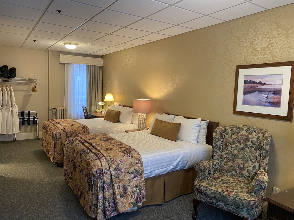 STANDARD, 2 DOUBLE BEDS