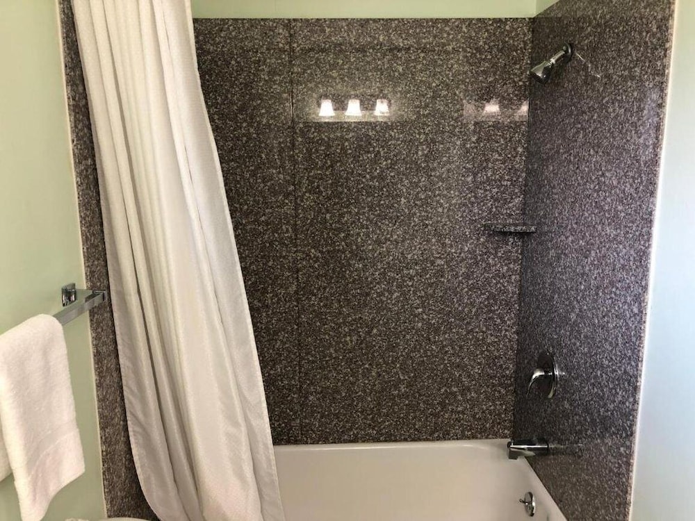 Klamath Motor Lodge 64/64