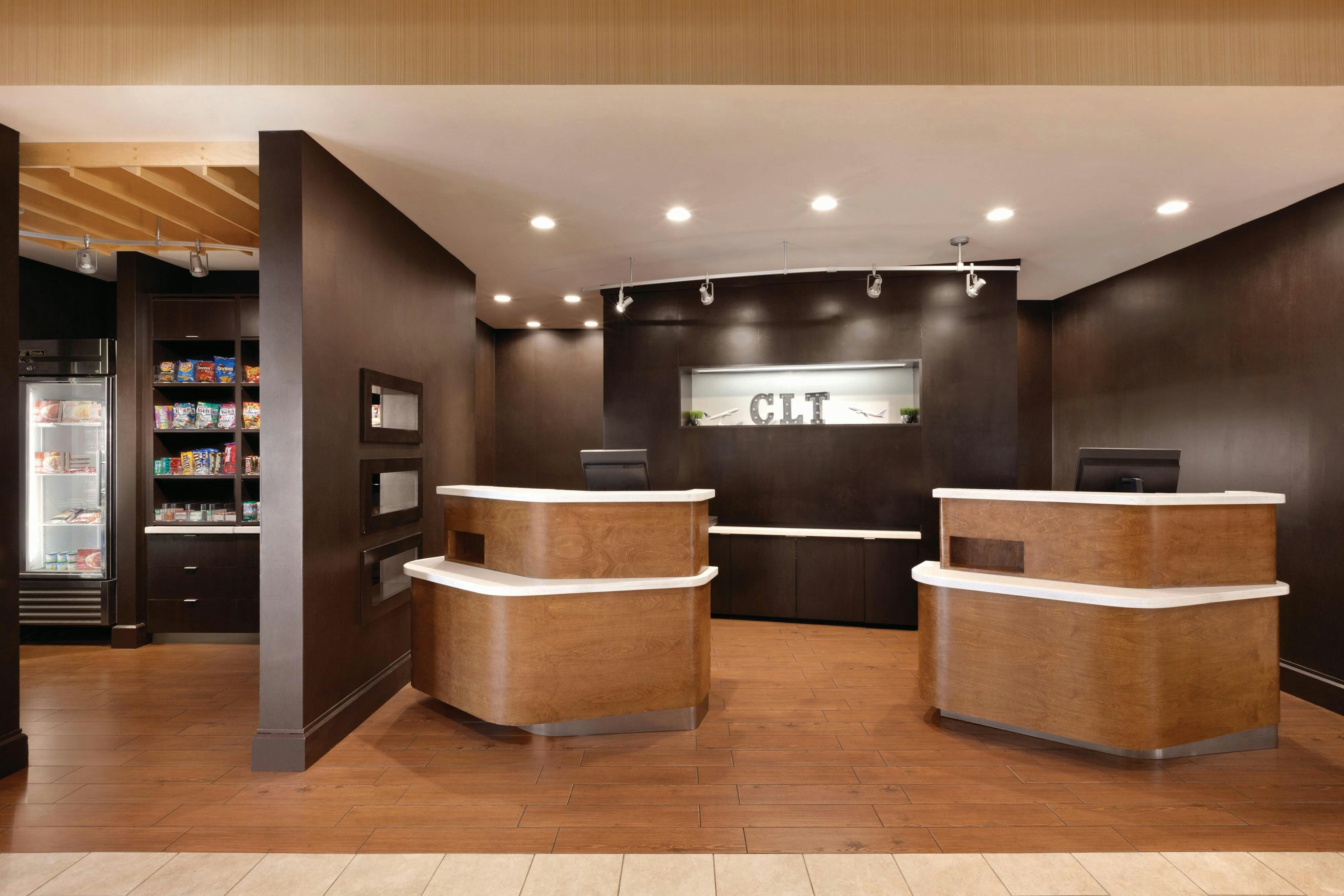 Lobby at Courtyard by Marriott Charlotte Airport North, CHARLOTTE - NC