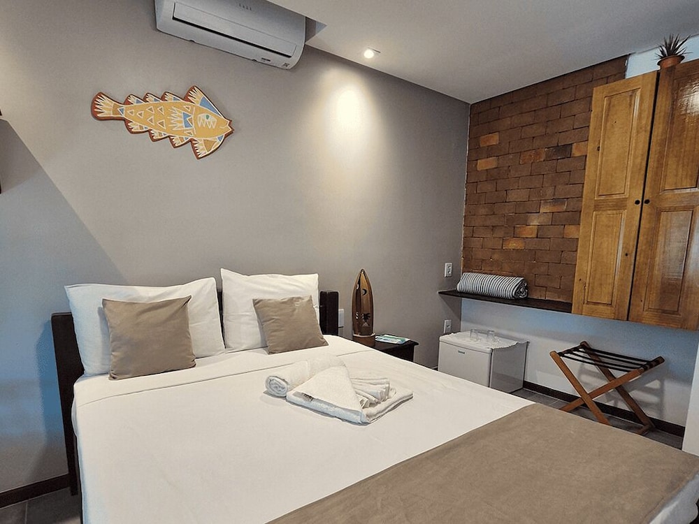 DELUXE, PARTIAL OCEAN VIEW