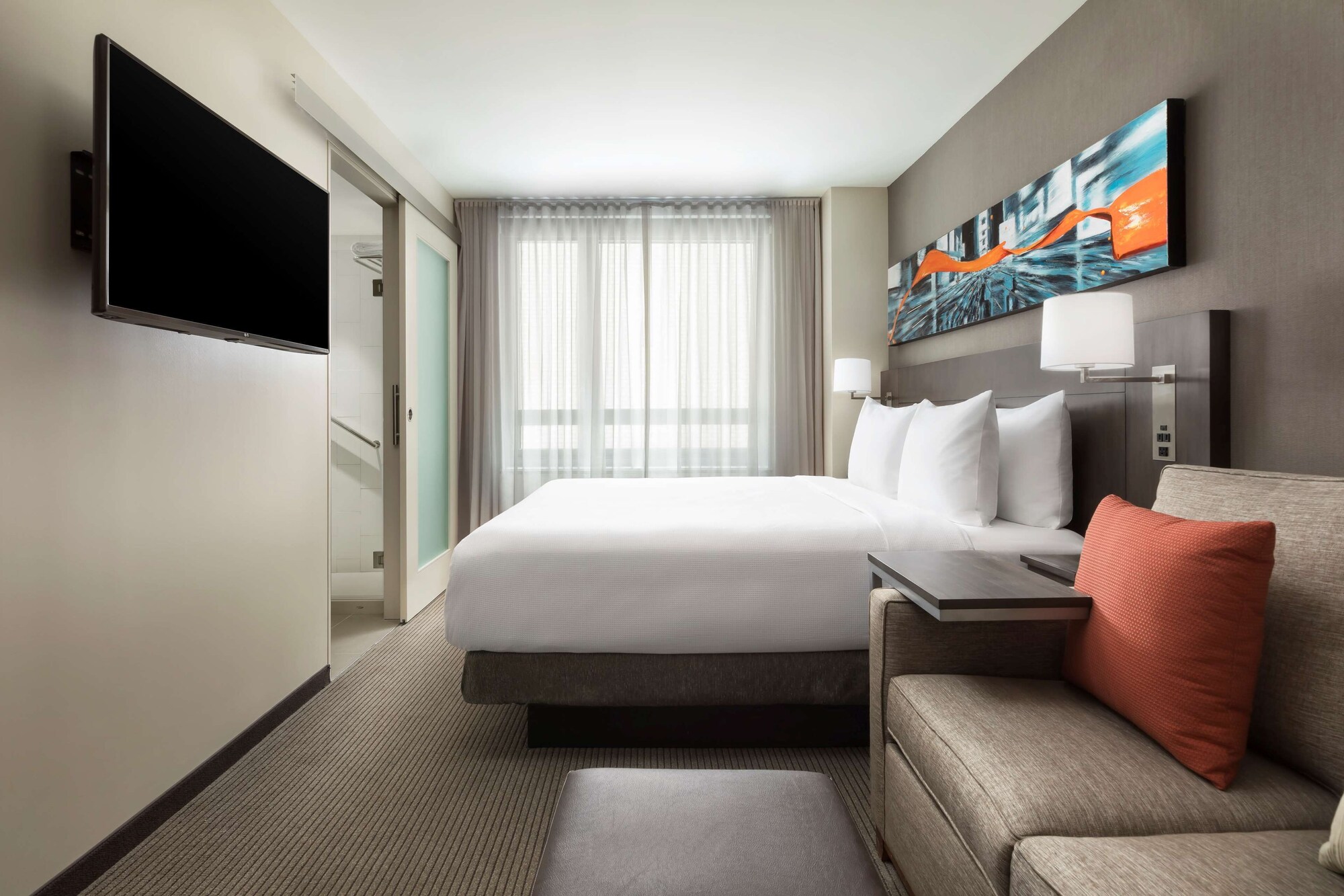 ROOM, KING BED, CITY VIEW
