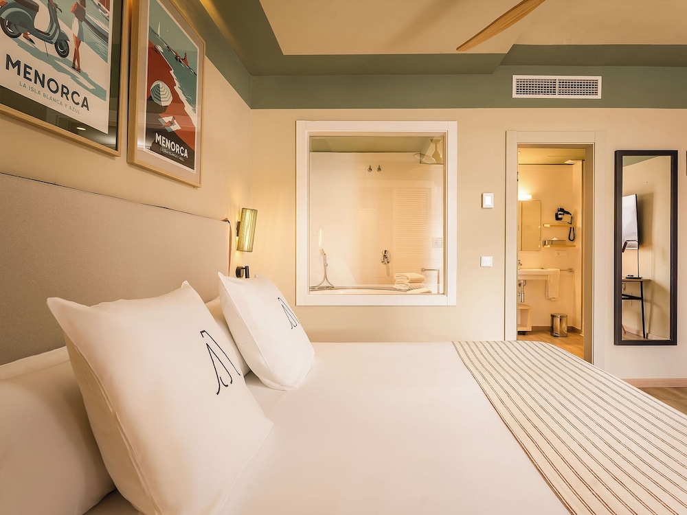 غرفة سوبيريور بسرير كوين بجاكوزي، Hotel Artiem Capri 7/10