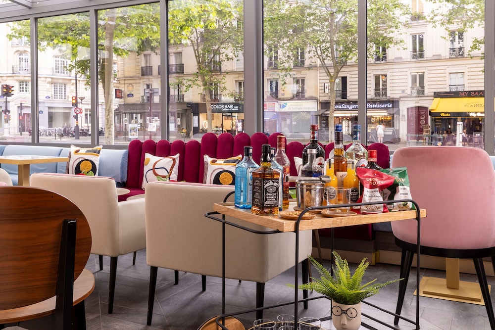 Hotel Nude Paris - Color Vision 66/81