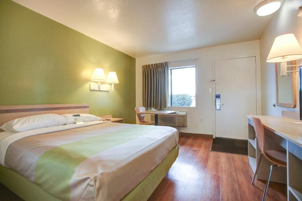 Motel6 Elkton, MD 26/55