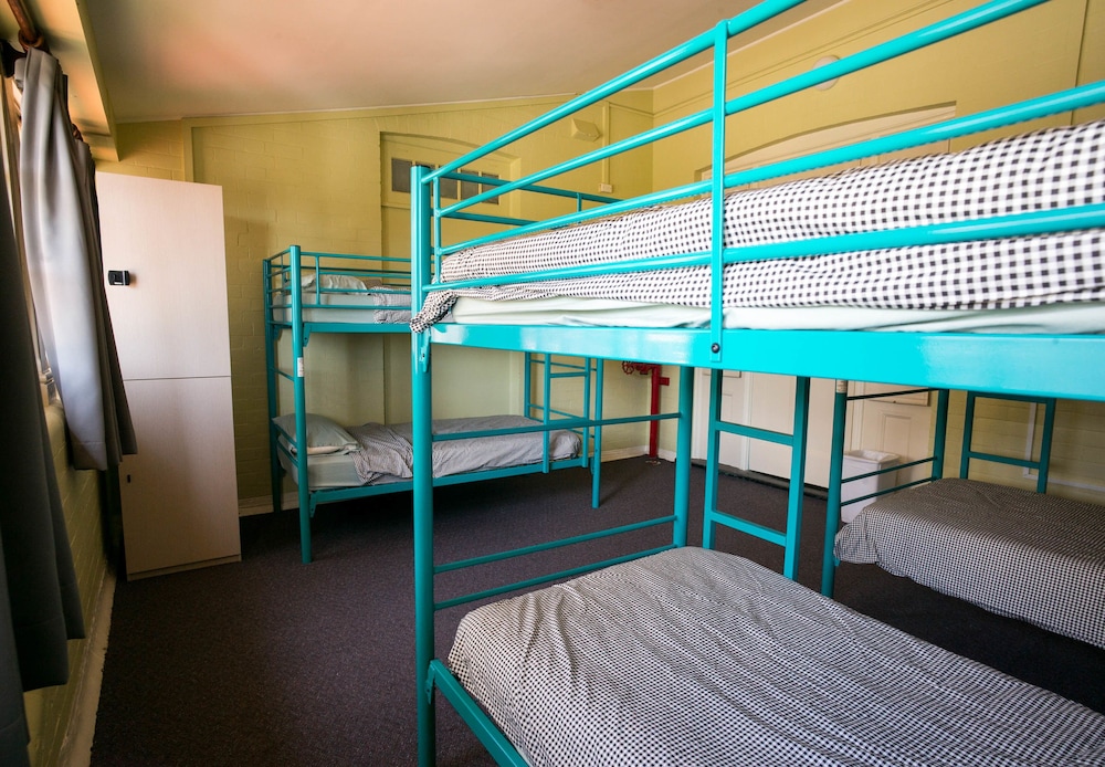 YHA Newcastle Beach 25/30