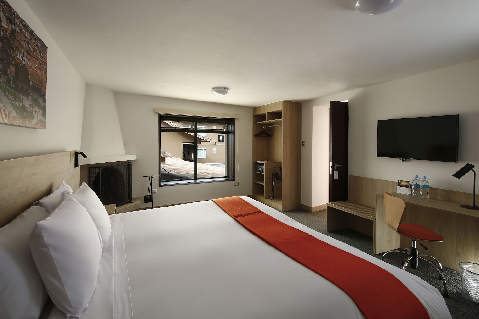 SUPERIOR, QUEEN BED