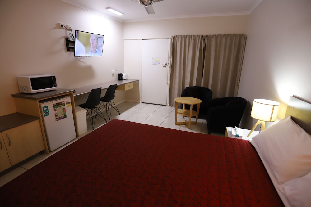 TROPIC COAST MOTEL 18/74