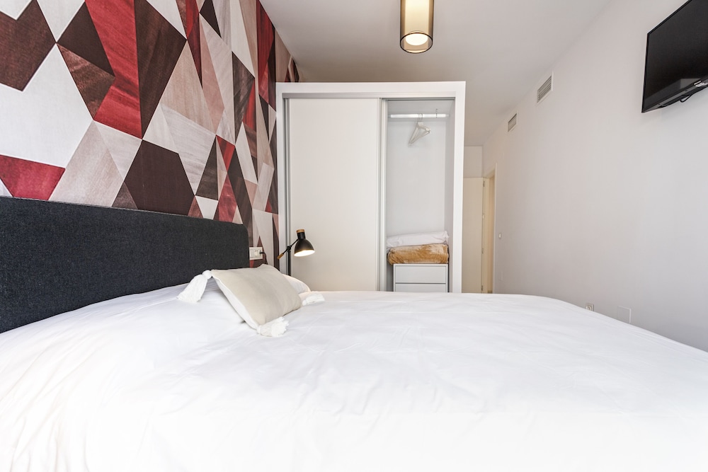 Malaga Rivas 34 Suites Homes 5/48
