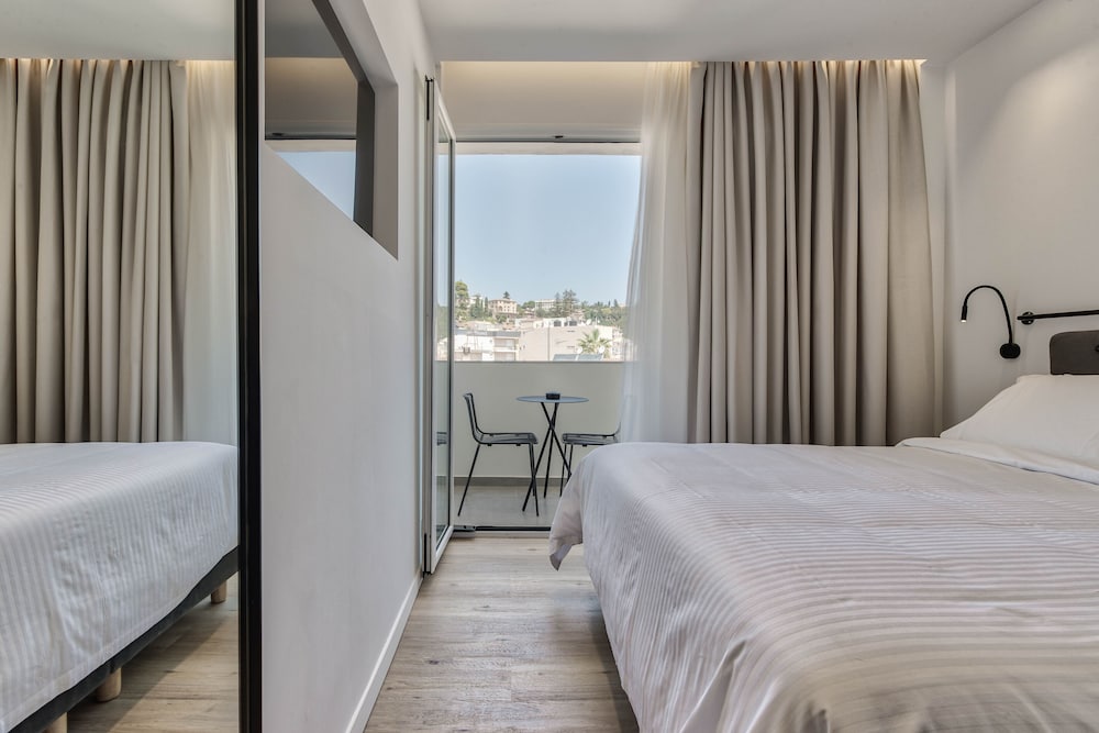 Bitzaro Hotel 15/50