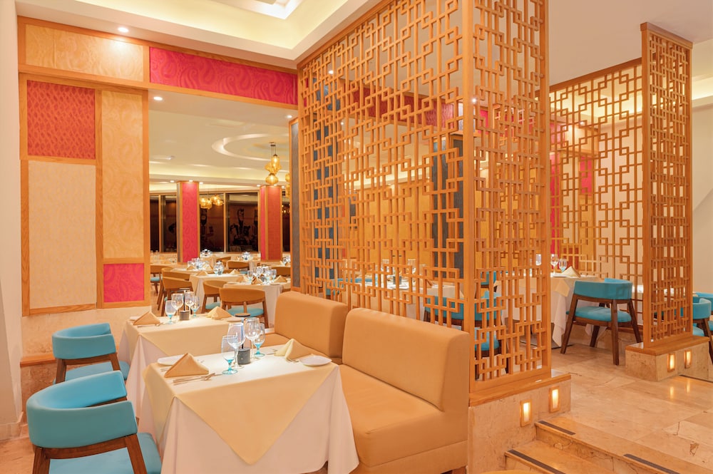Royal Solaris Cancun All Inclusive 62/76