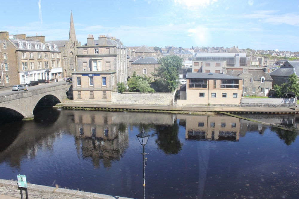 Mackays Hotel Wick 44/50