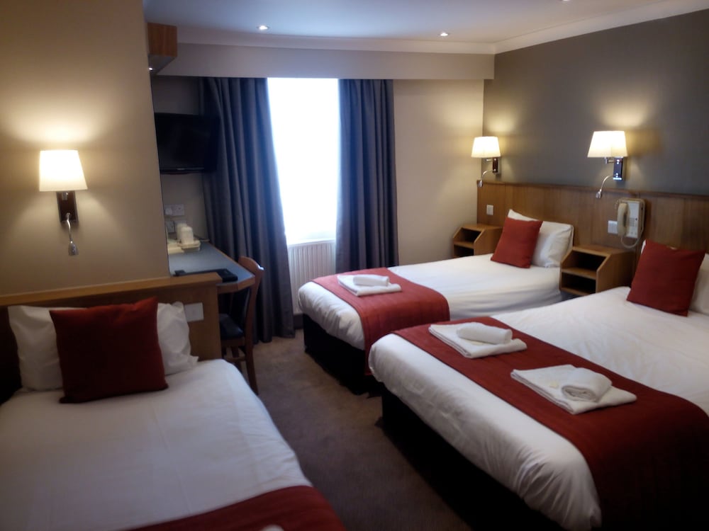 ROOM, QUADRUPLE