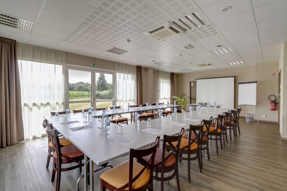 Brit Hotel Saint-Meen-le-Grand en Broceliande 56/75