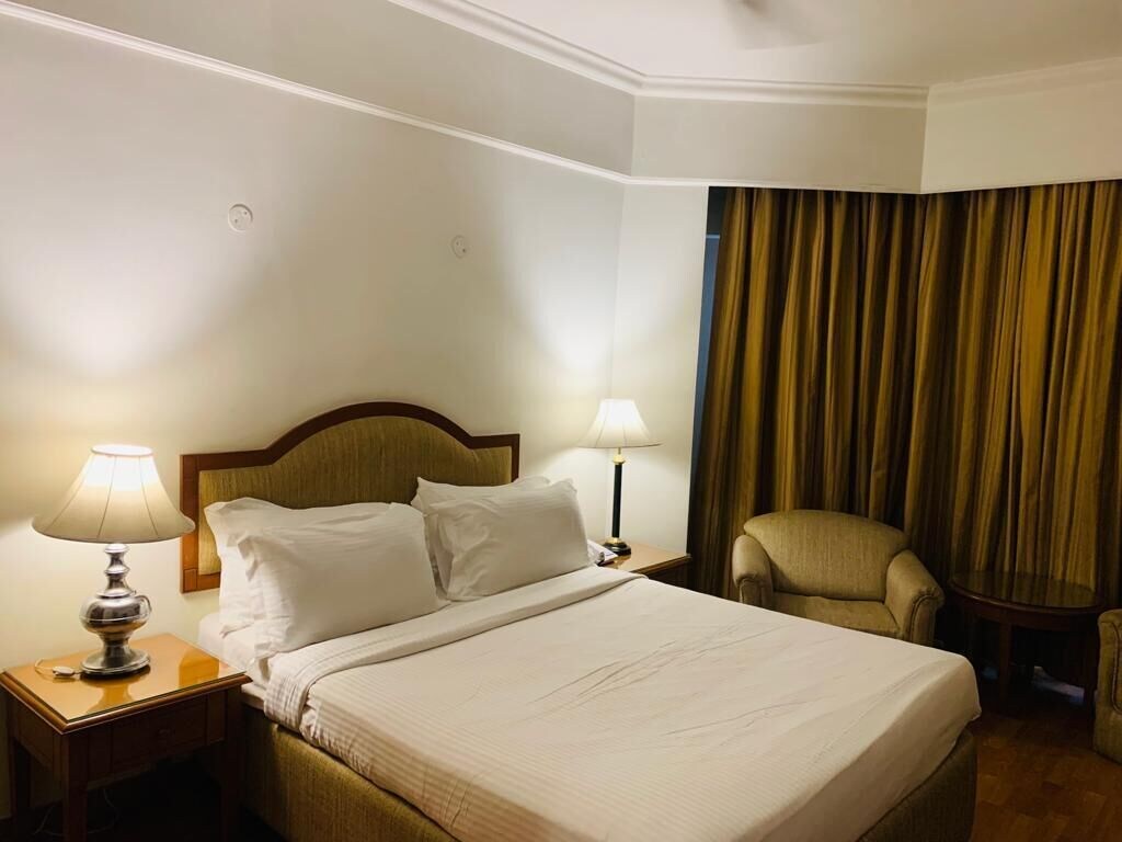 DELUXE, DOUBLE BED