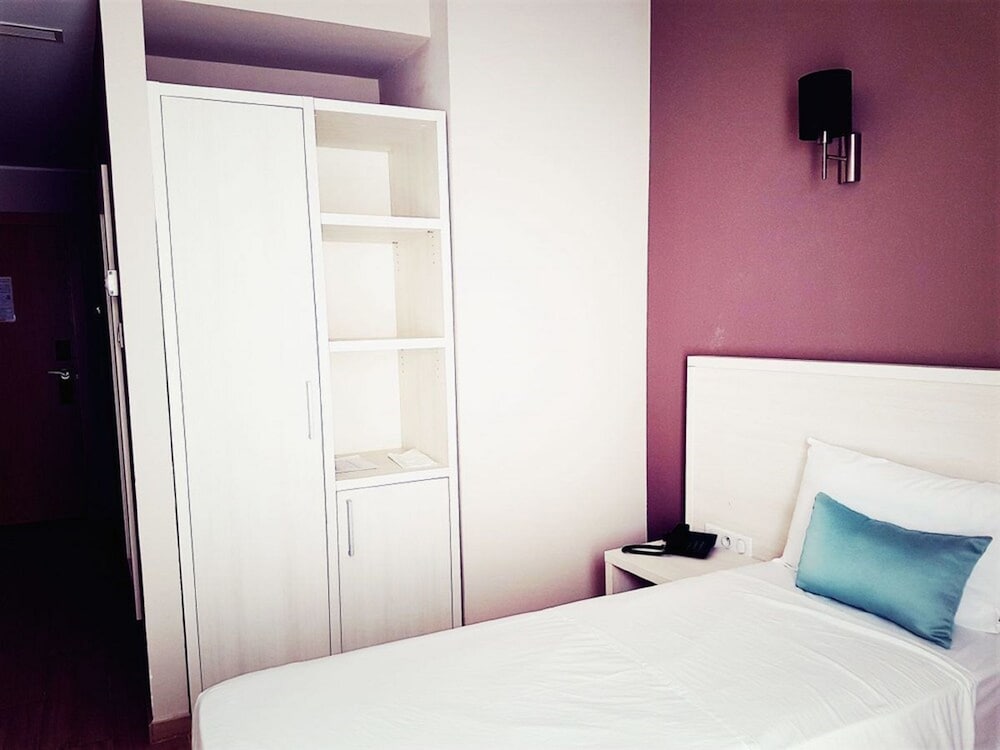Le Zenith Hotel Oran 11/62