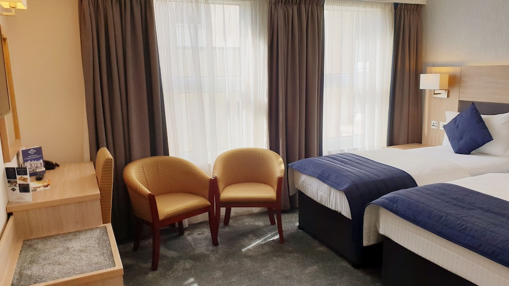 The Empress Hotel 27/64