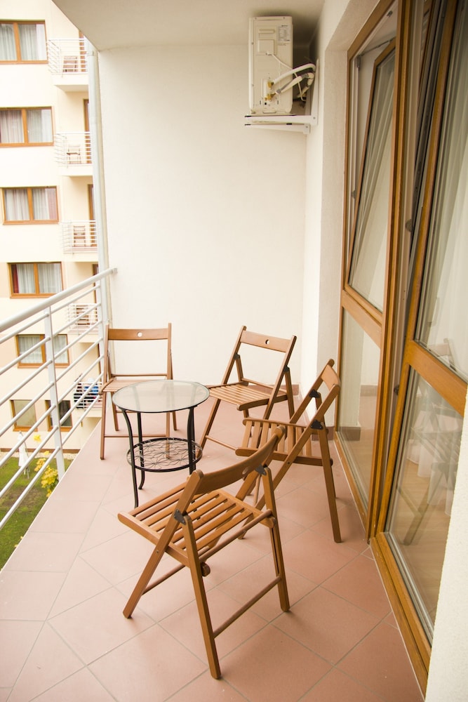 Corvin Plaza Apartments And Suites 47/54