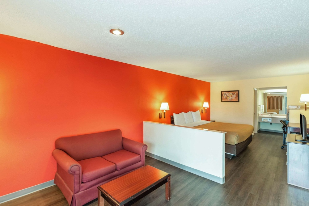 Econo Lodge Laurel, MS 5/31
