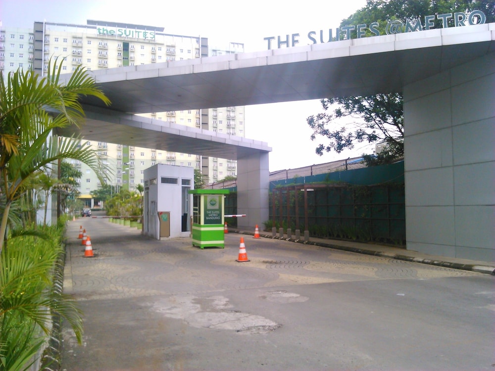 Apartemen The Suites Metro Yudis 32/39