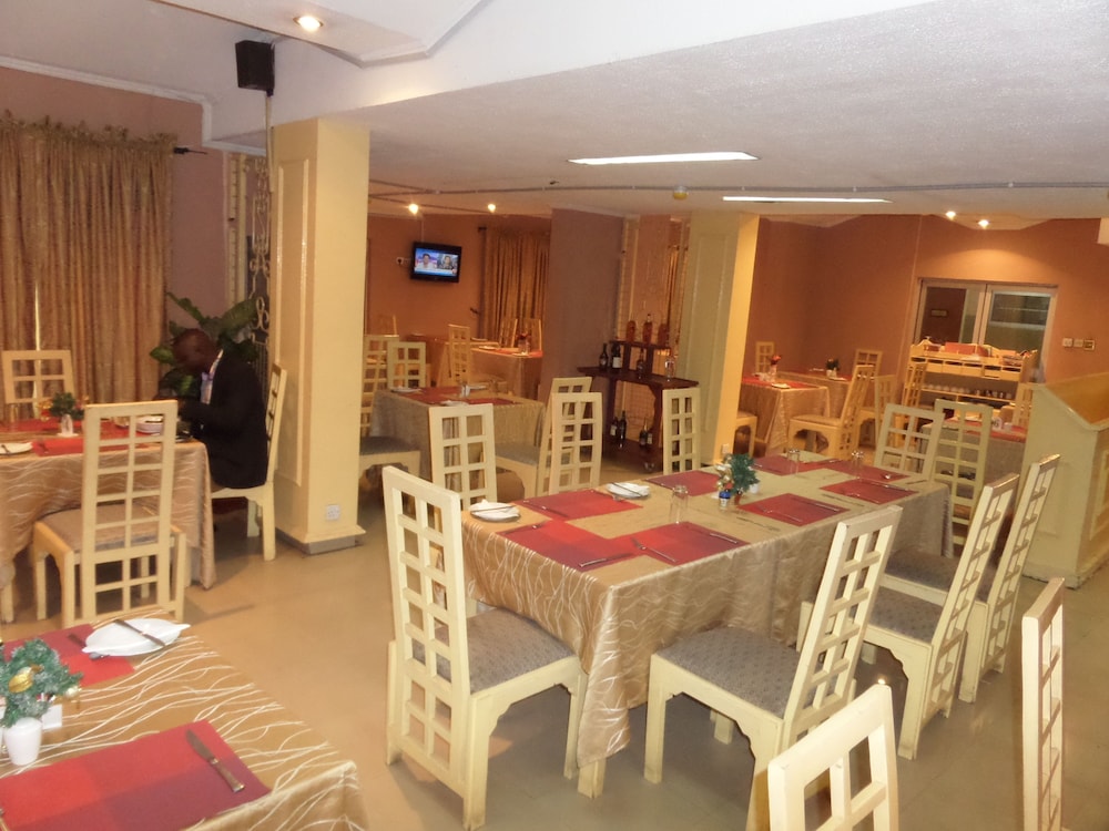 Excellence Hotel 33/39