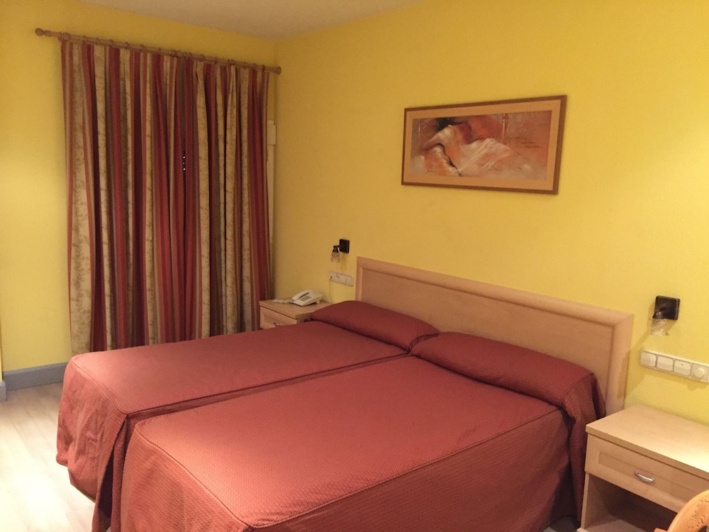 ROOM, DOUBLE BED