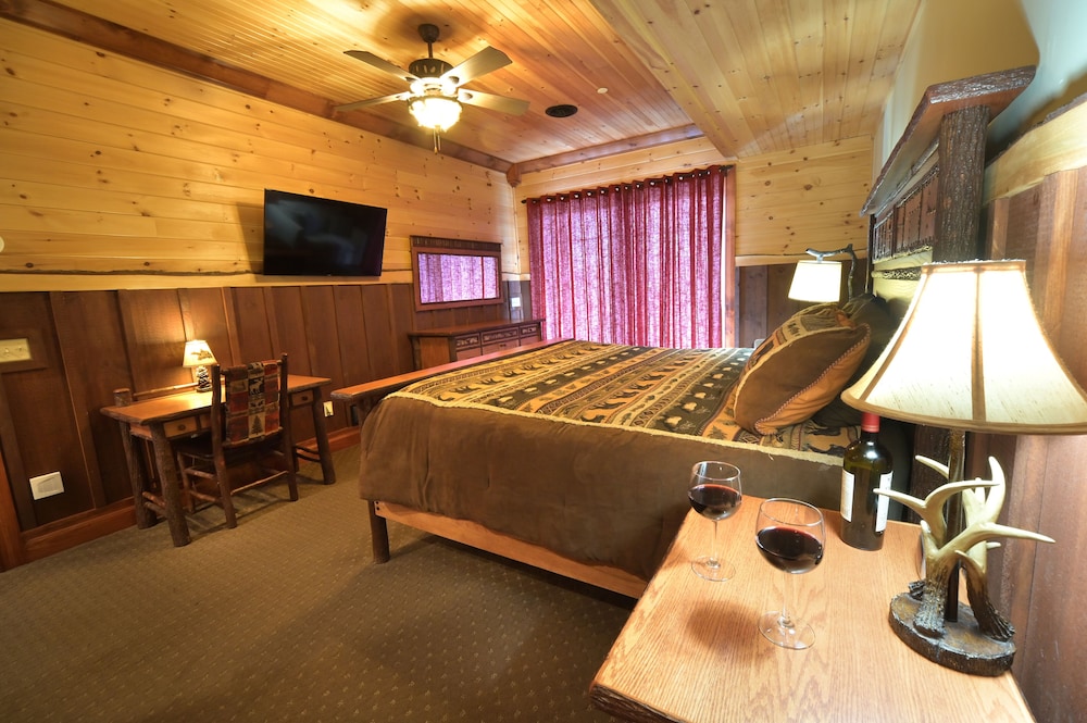The Lodges at Cresthaven 28/60