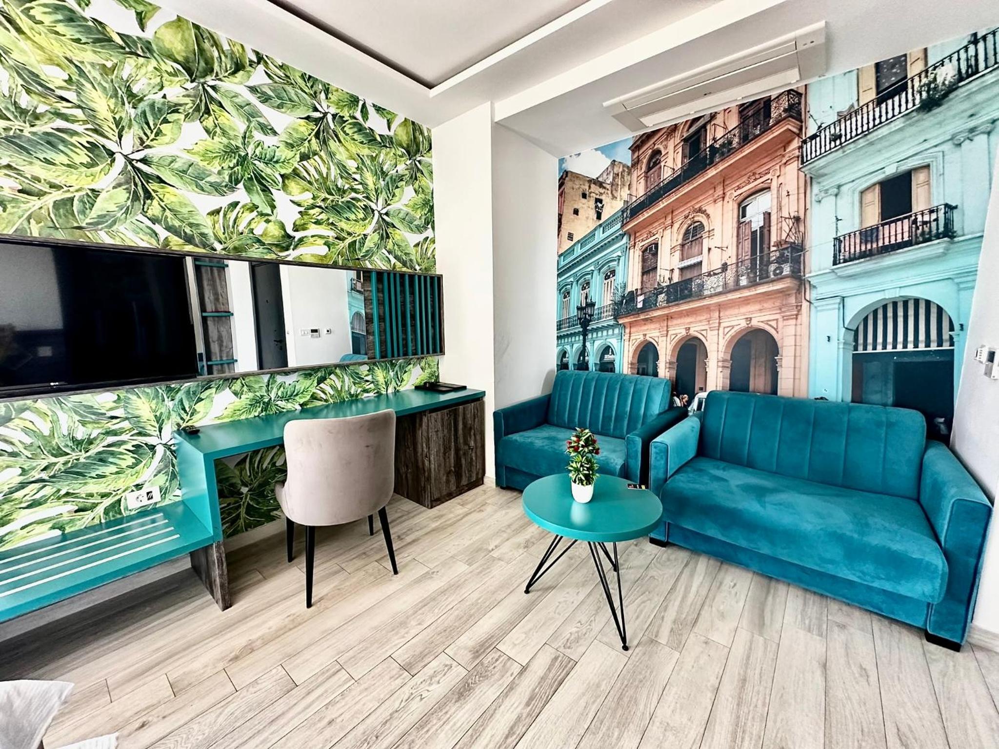 Hotel Del Medio 11/24