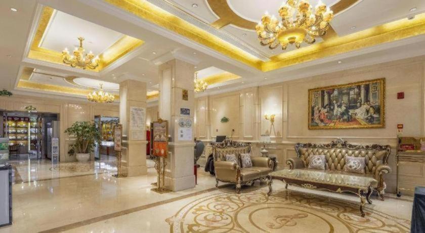 Vienna Hotel (Chuanxin Drum Tower Metro Station, Beijing Road) 12/50