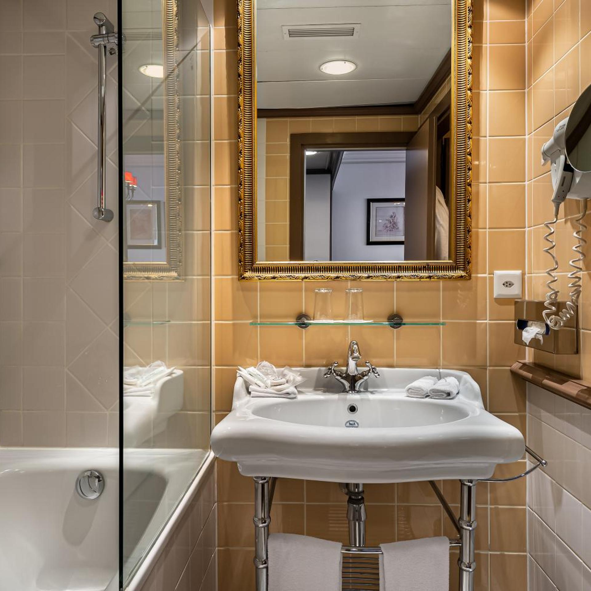Deluxe, Studio, Sofa, Royal Manotel 8/8