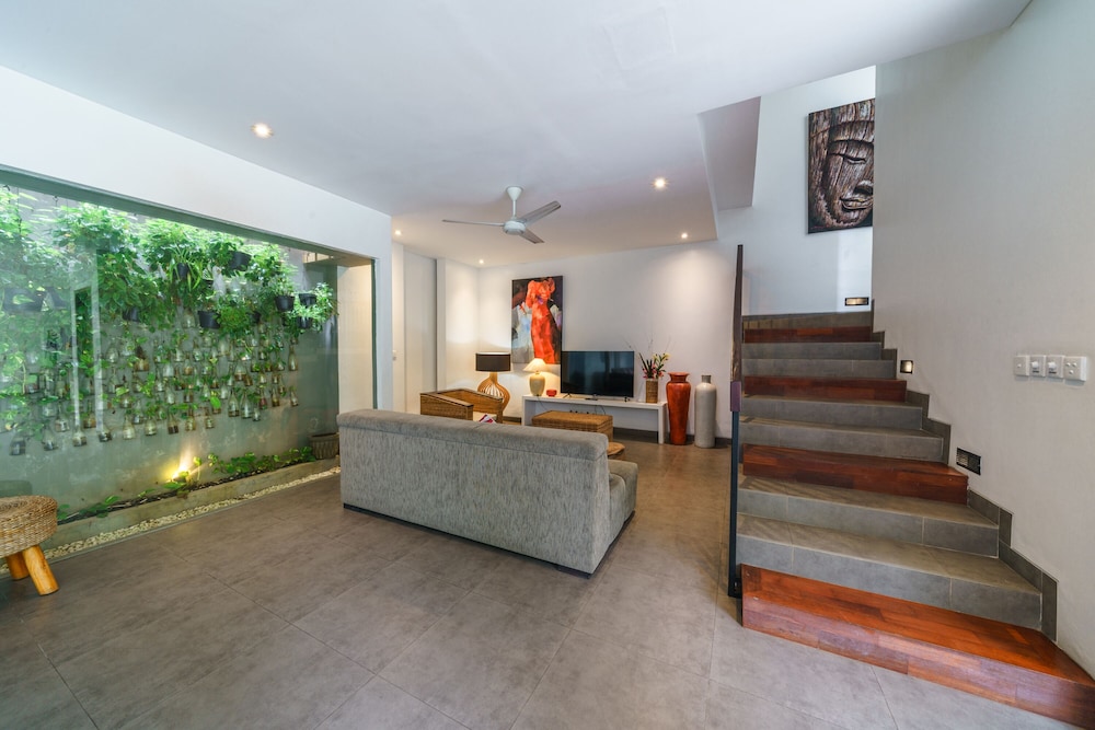 Villa Paloma 4/50