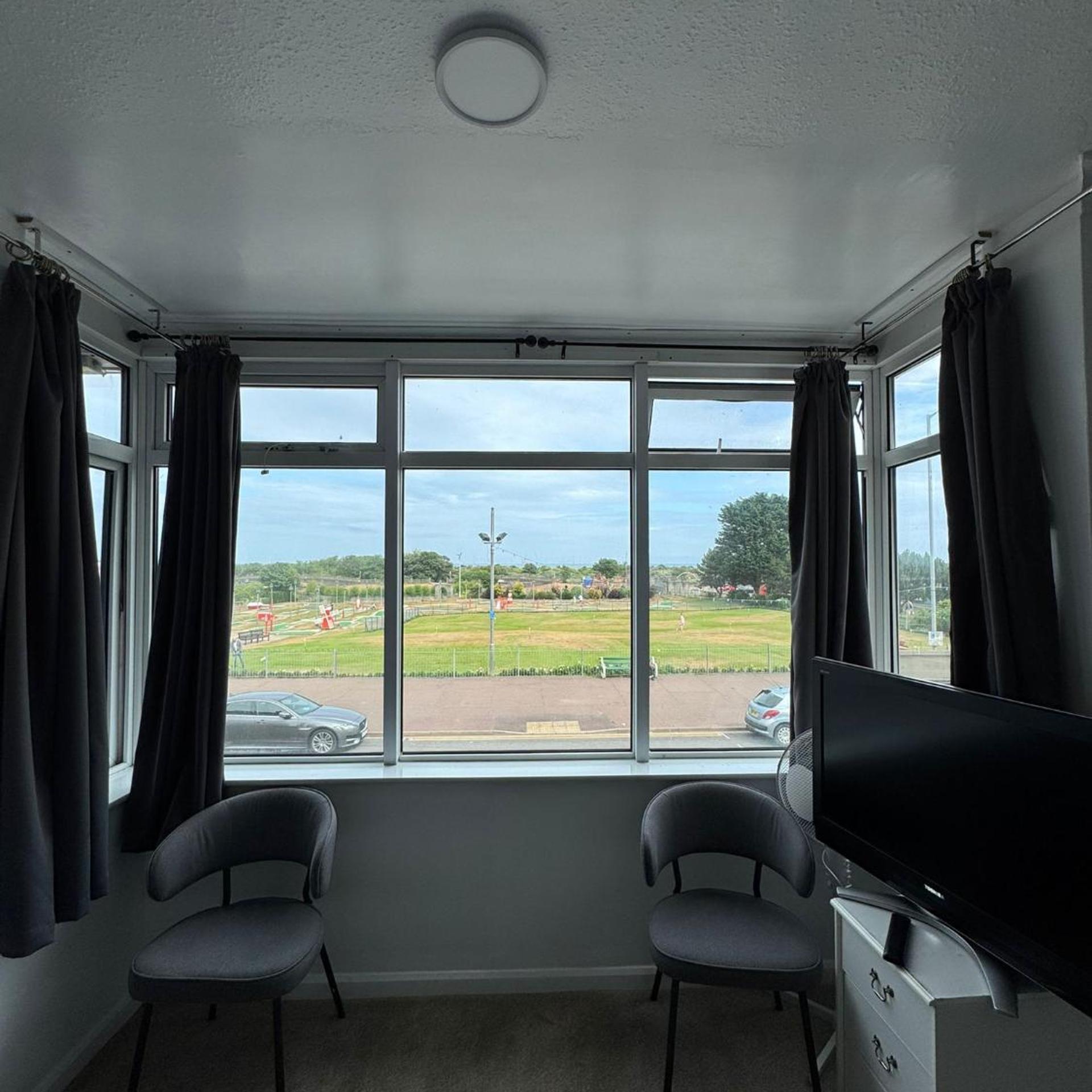 Sea Side Hotel 27/38