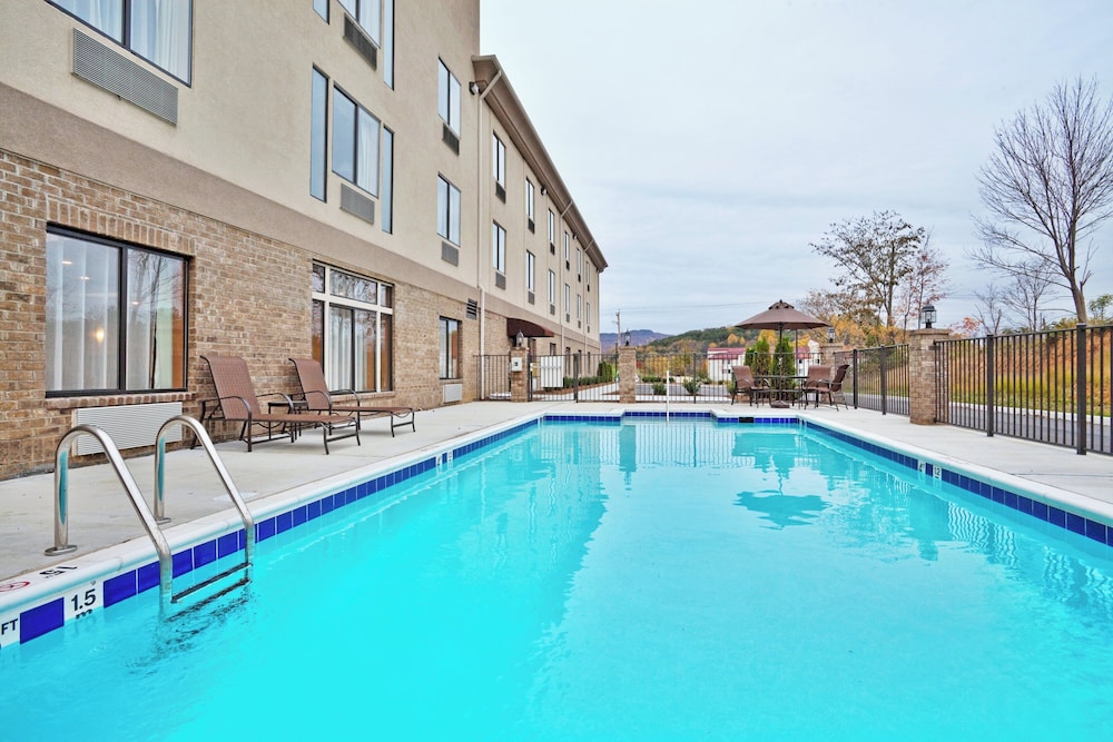 Holiday Inn Express Troutville - Roanoke North 45/60