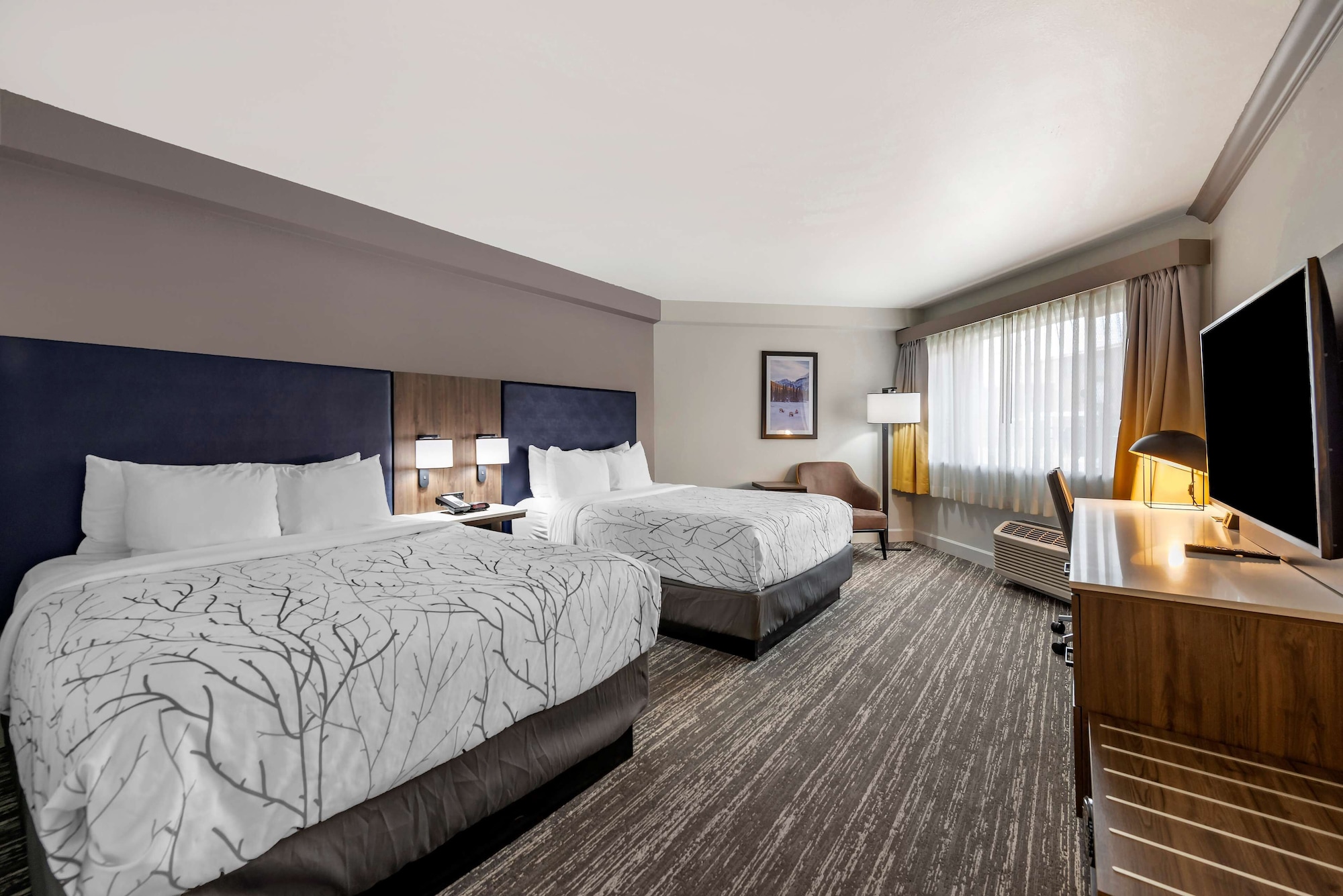 غرفة قياسية بسريرين كوين بإطلالة على المسبح بشرفة، Best Western Denver East 3/10