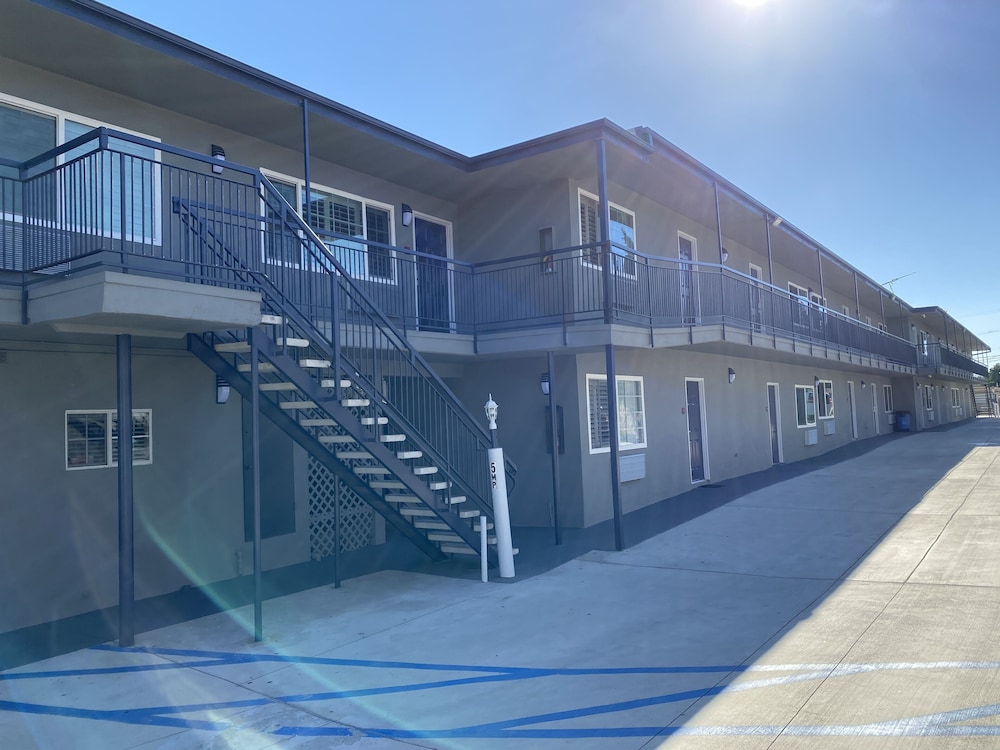 Regency Motel of Brea 3/25